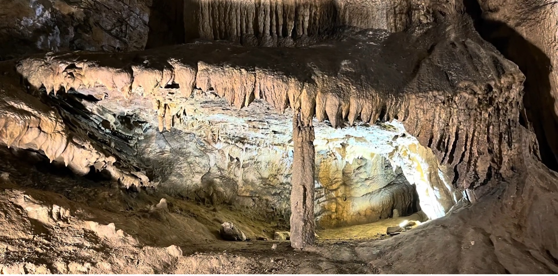 Grotta Antro del Corchia: biglietti e guida alla visita