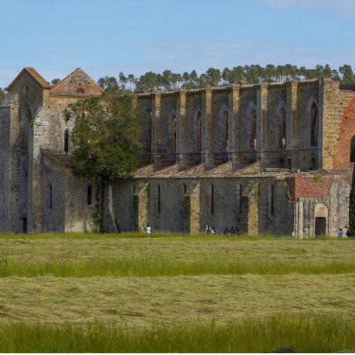 Abbazia di San Galgano e spada nella roccia